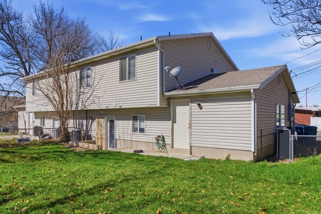 Photo - 464 E Center St