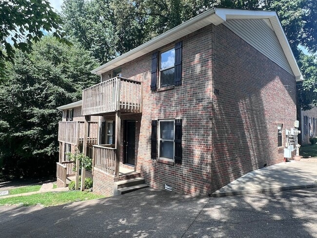 Building Photo - 470 Martha Ln Unit B