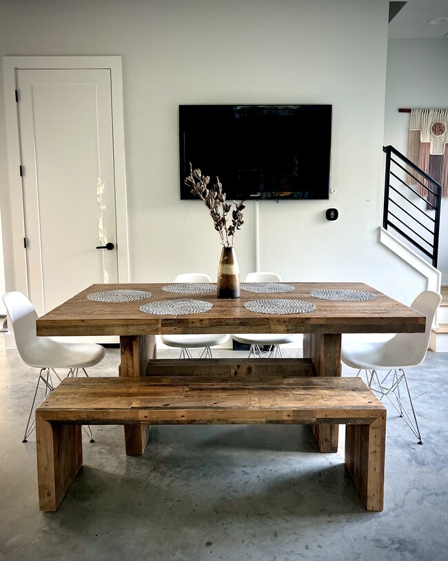 Photo - 6908-2 Carver Ave