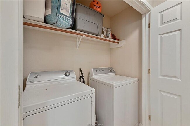 Photo - Available Aug 2026!! Great 3/3 Close to Everything!!