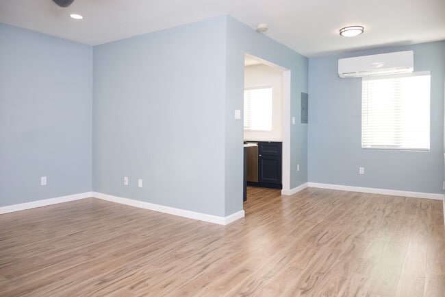 Photo - 4169 Myrtle Ave Unit 4171 1 2