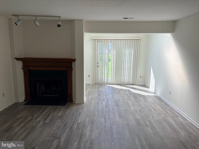 Photo - 144 Leedom Way