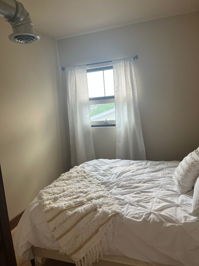 Photo - Elegant All Inclusive Fully Furnished Studio On Top Floor