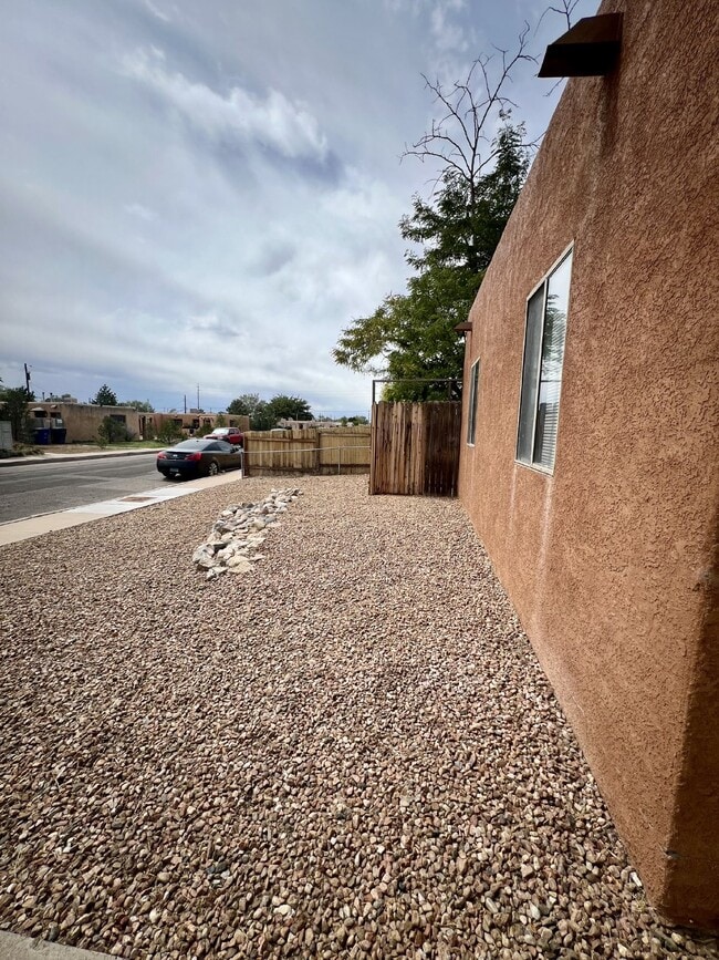 Photo - 2 bedroom / 1 bath close to KAFB and I-25 Move-in Special!