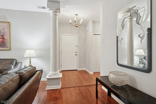 Photo - 806 Holly Ln