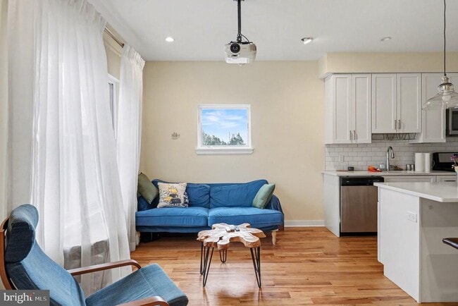 Photo - 7038 Pipers Glen Wy