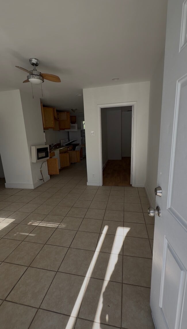 Photo - 838 W 41st St Unit 1