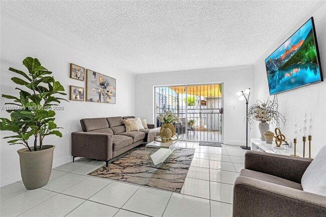 Photo - 1675 W 57th St