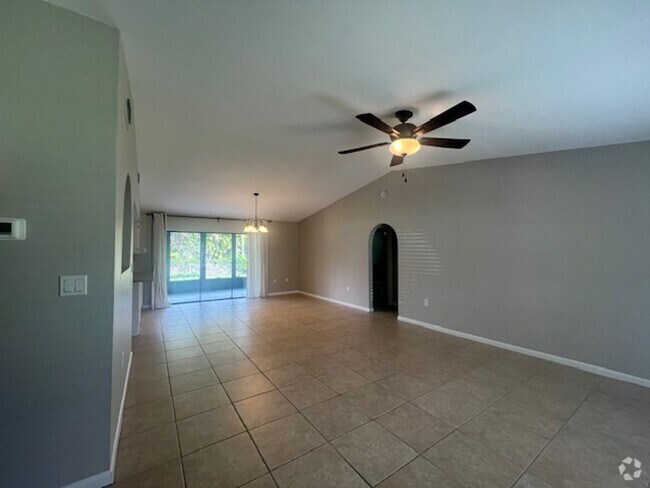 Building Photo - 3 Bedroom/ 2 Bath Fenced in Home for rent ...