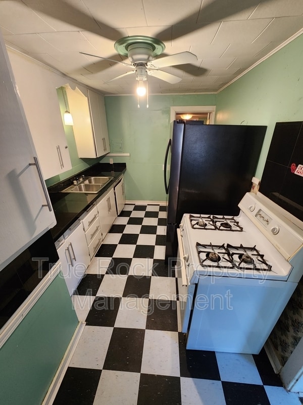 Photo - 511 E 14th St