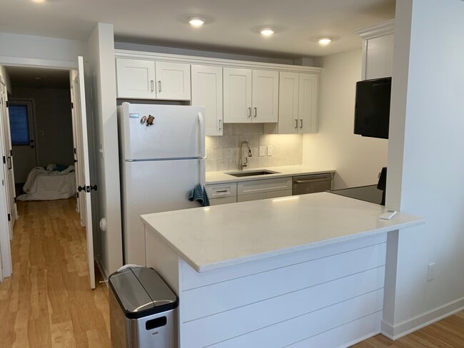 Photo - 660 E St NE Unit 1/2