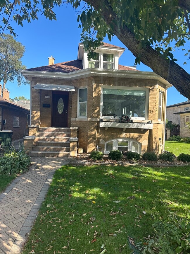 Photo - 7109 N Keeler Ave House