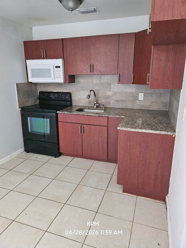 Photo - 1002 McIntosh St