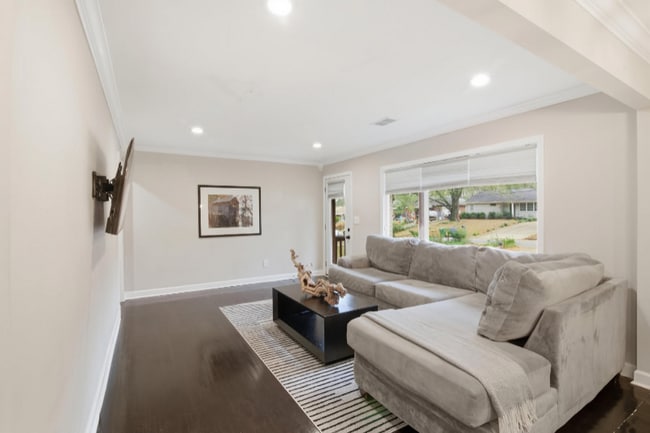 Photo - 1373 Benteen Way SE