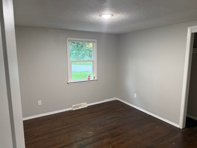 Photo - 5115 N Bellaire Ave