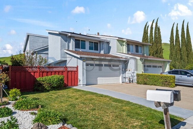 Photo - 37789 Essanay Pl