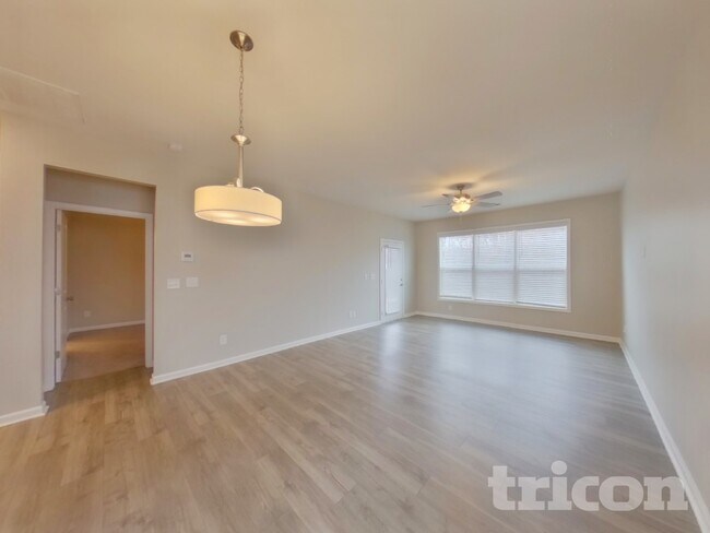 Photo - 931 Bryden Ln