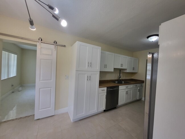 Photo - 340 NW 4th Ave