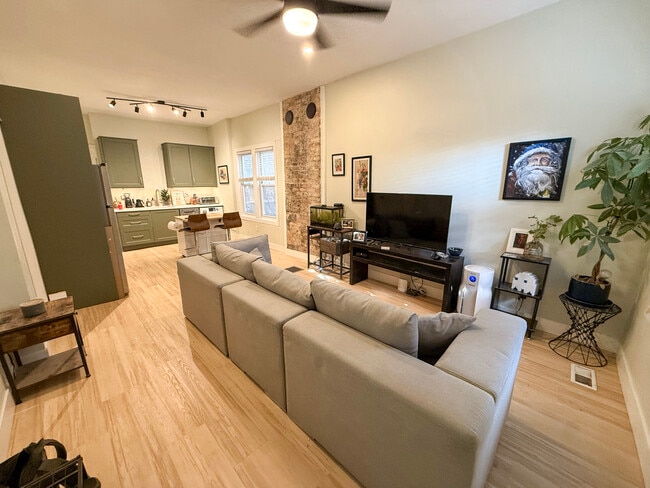 Photo - 1508 N Artesian Ave Unit 1R