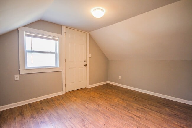 Photo - 2 Bedroom in the Heart of Highland Park! Parking included!