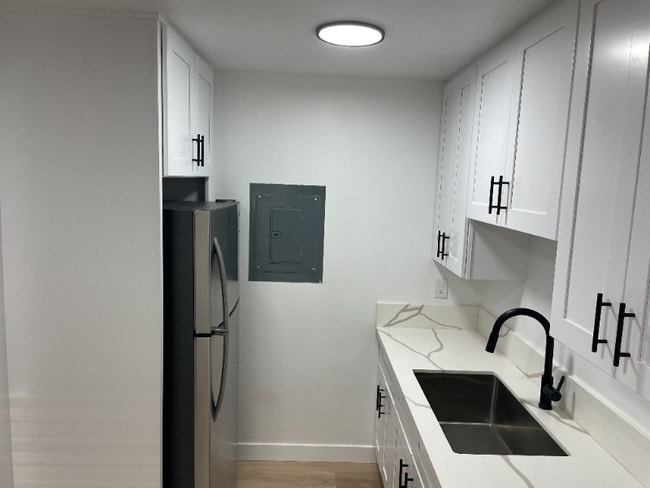 Photo - 1221 Bee Unit 63