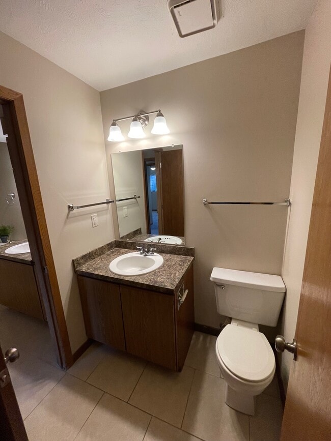 Photo - 5100 Emerald Dr Unit 03