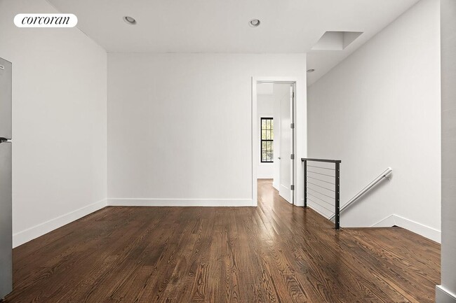 Building Photo - 150A 30th St Rental