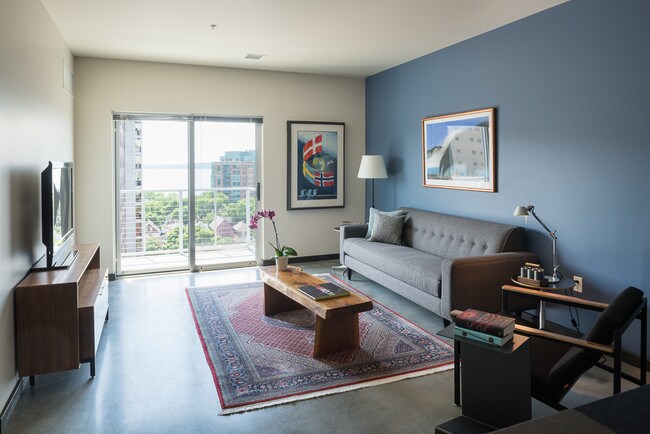 Cosmopolitan Finish: Living Area