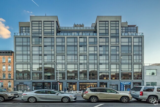 Photo - 11-12 44th Dr