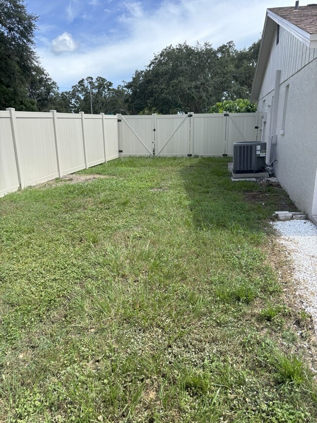 espacio para estacionar bote/RV - 11241 Temple Ct