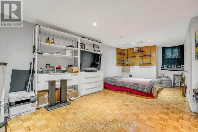 Photo - 472 Symington Ave