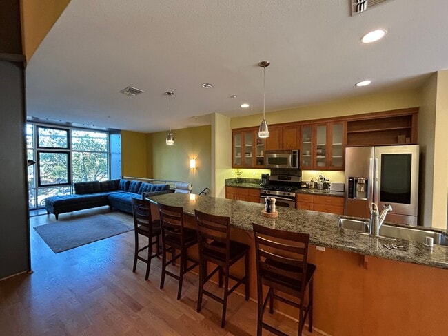 Photo - $1,000 OFF FIRST MONTH'S RENT!! Spacious 3 bedroom / 2.5 Bath Apartment in Emeryville, CA.