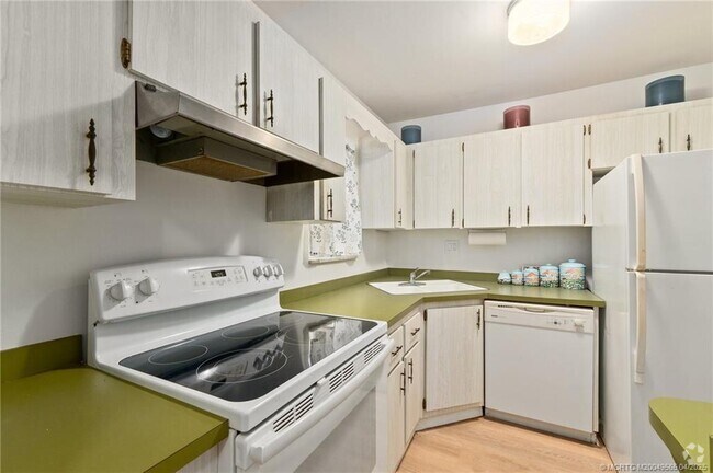 Building Photo - 1931 SW Palm City Rd Unit 16D Rental