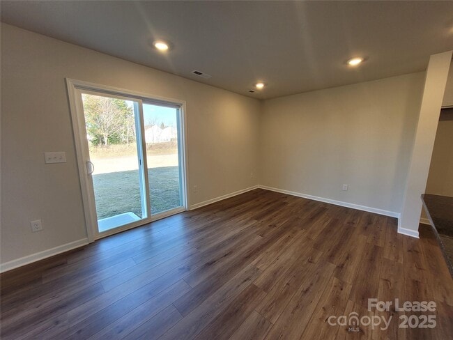 Photo - 124 Rock Ave