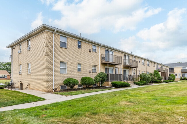 Photo - Carteret Gardens