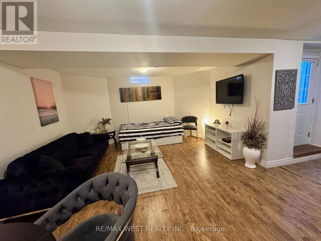Photo - 169 Larratt Ln