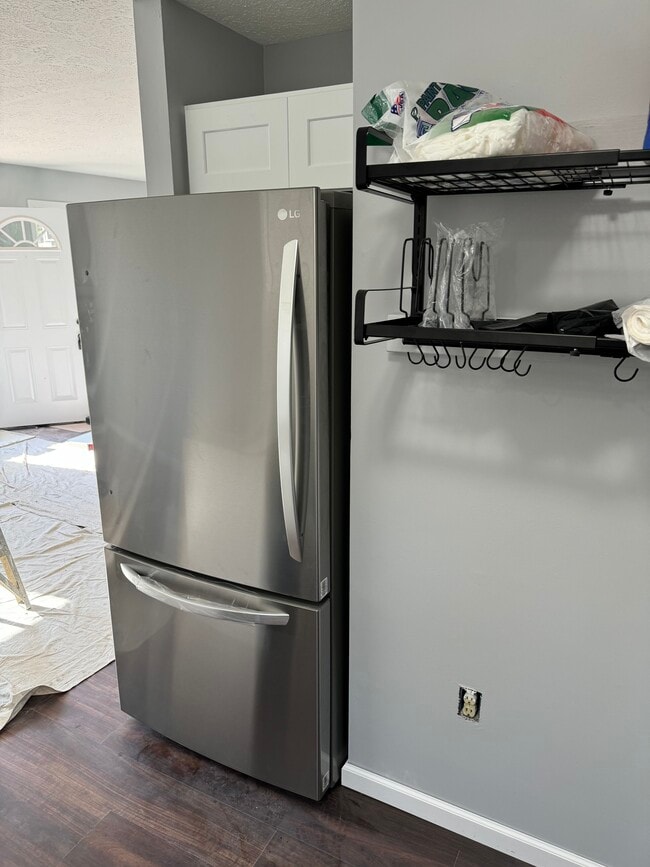 Fridge is hungry for food!! - 600 Country Place Dr