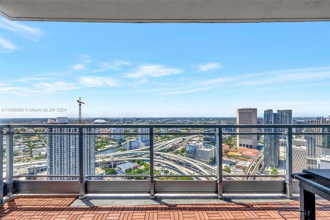 Photo - 90 SW 3rd St