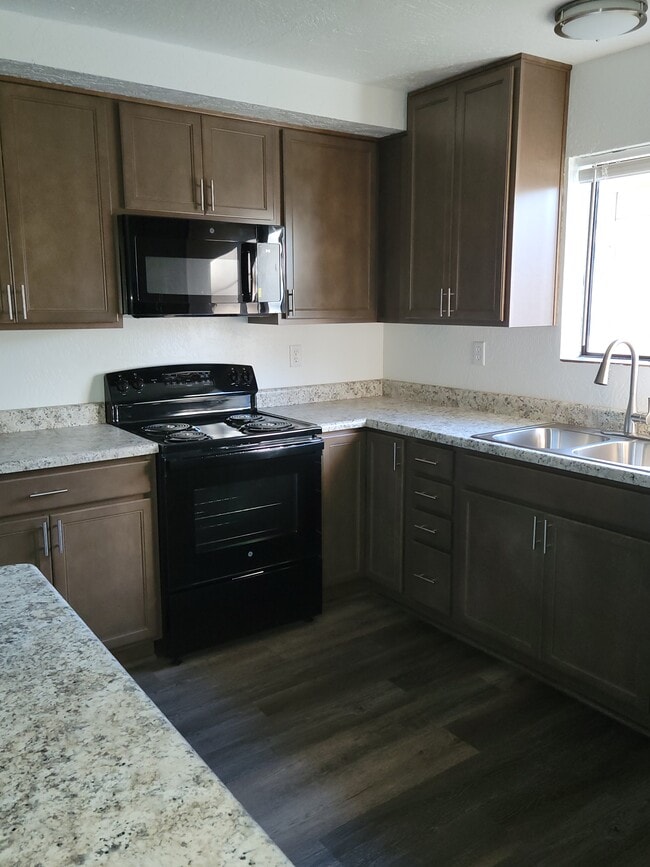 Photo - 119 S Florence St Unit Building d