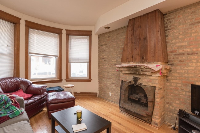 Photo - 3826 N Kenmore Ave Apartments Unit 1