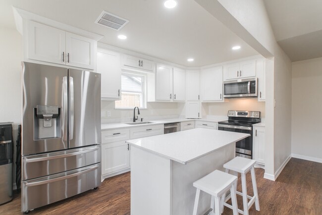 Building Photo - 4913 Deerwood Cir