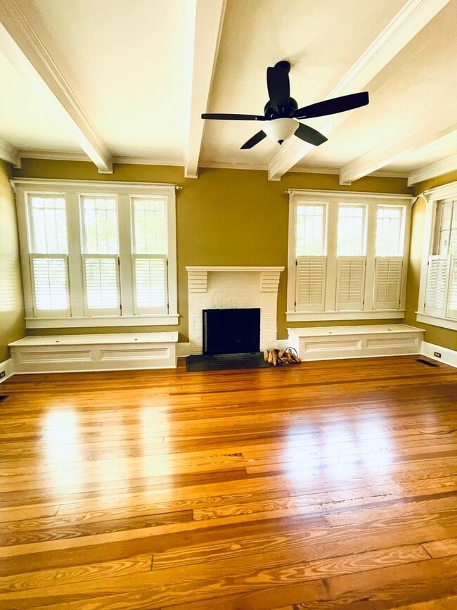 Photo - Main Street Craftsman Charmer!