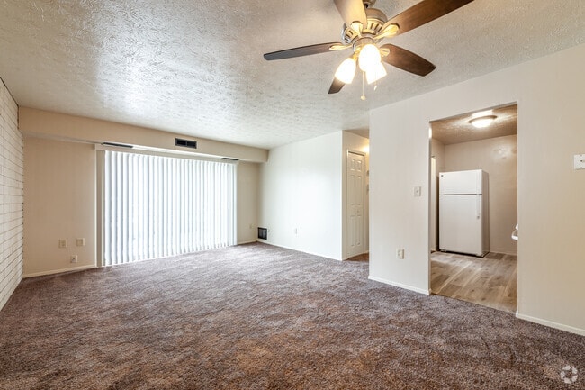2BR, 1BA - 700SF