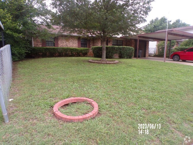 Building Photo - Pioneer Park Area! No Pets! Rental