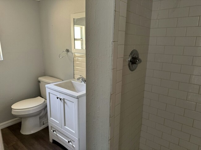 Photo - 1250 Lakeview Dr