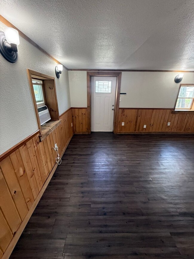 Photo - 519 E 7th St Unit B