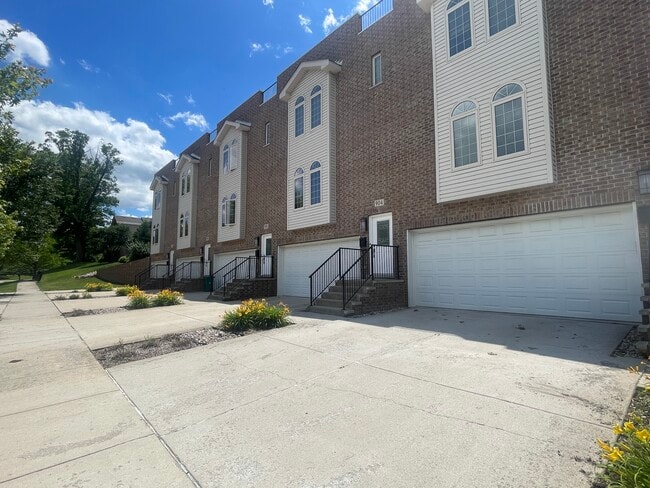 Photo - 908 East St