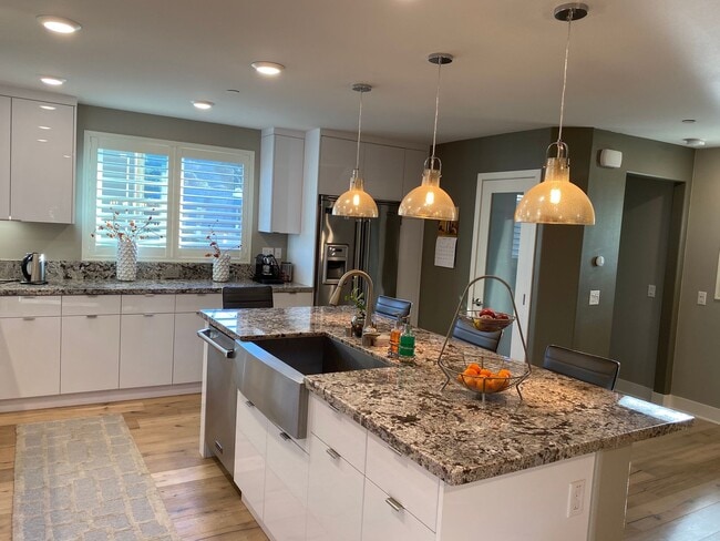 Luxurious 2 Bedroom w/ Office in La Jolla ... - Luxurious 2 Bedroom w/ Office in La Jolla ...