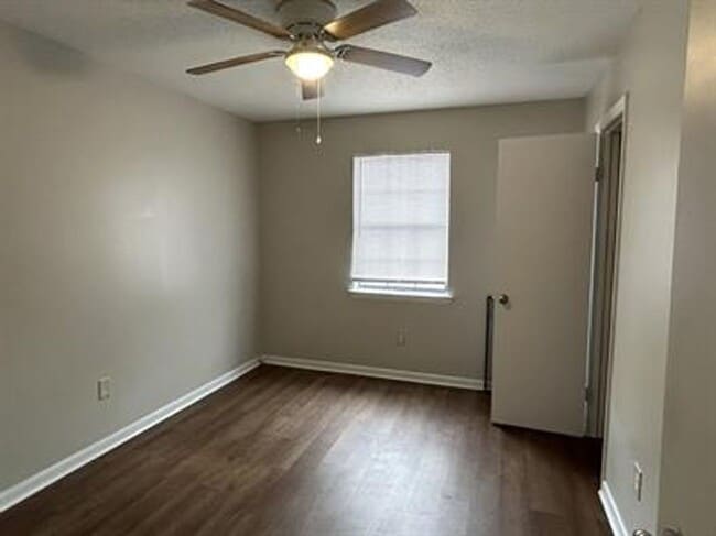 Photo - 220 Garden Cir