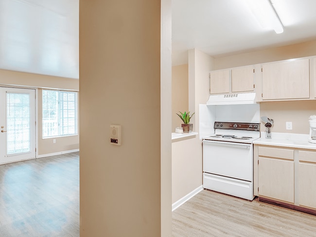 Breakfast Bar - Eagle Grove Apartments